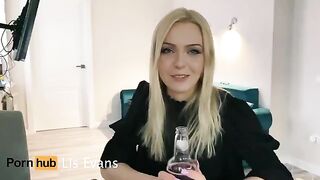 A hot blonde came to visit her neighbor and got an amazing blowjob