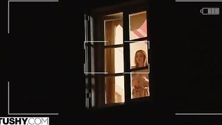 The scandalous girl Scarlett is fucking in her anal hole with a great man
