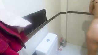 I fucked busty stepmom thinking she was husband, shocked facial