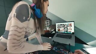 The streamer is fucking with hater in the kinkiest way