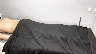 Masseuse got fucked by a client during an oily massage