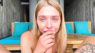 The girl is cheating on her husband at a psychotherapy session