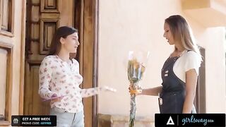 The flower shop owner wants to finger her crush’s pussy so badly