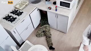 A girl is very angry with her husband, forgotten by the locksmith again