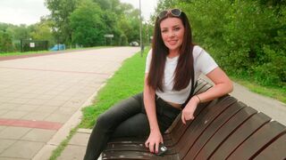Babe has a great fun while making love in the park with stranger
