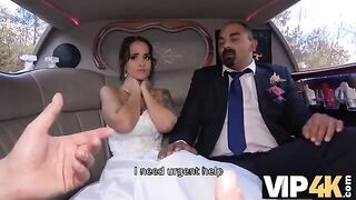 Bride allows her husband to watch her getting her asshole gapped in the limo