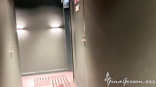 A man came to give a massage to a super skinny blonde