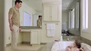 Step sister gives her opinion on the big dick in this SPYFAM scene