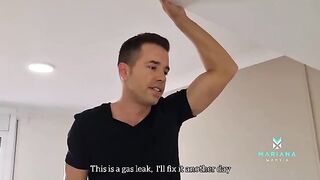 The air technician left his cum on my ass with Mariana’s big load