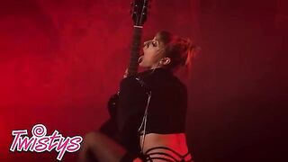 Blonde babe Angel Youngs rubs her wet pussy in HD video