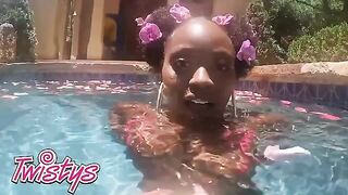 Petite babe Elsie shakes big ass while swimming in the pool, pure ecstasy!