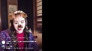 Girl with big ass fucks during an Instagram live stream