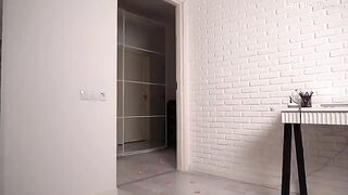 The address was not correct, so the courier had to wait for a surprise
