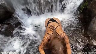 The hottest amateur from PornHub fucked near the waterfall for 25K