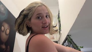 The girl prefers to have sex instead of money