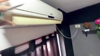 The moroccan woman has no money to pay for the AC repair