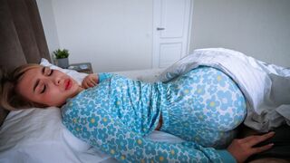 A pervert guy fucked his stepmom in the morning for sleep