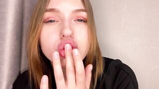 A juicy girl with a nice ass masturbates at home alone