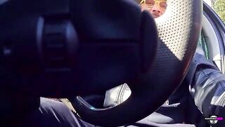Amateur cumshot with Italian dialogues that don't make sense, and some action