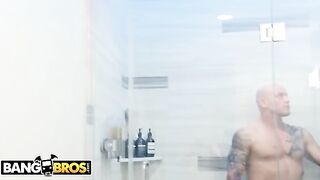 Horny PAWG Mia Malkova seduces her stepbrother to fuck her