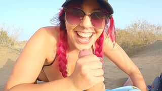 A girl is an exhibitionist, she loves to show her body in public - Ragazza straniera di notte, moglie italiana di giorno, porno documentario