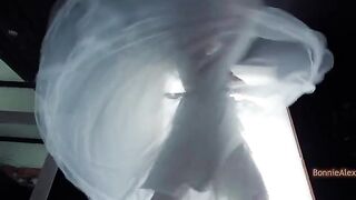 The bride found a dress and had sex with the guy