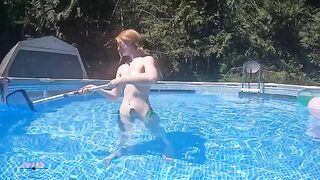 The girl could not achieve her desired effect in the outdoor nudity video