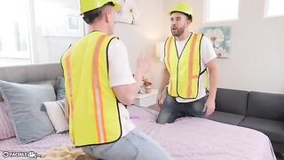 Petite Asian beauty Lulu Chu shows gratitude to her movers with her face