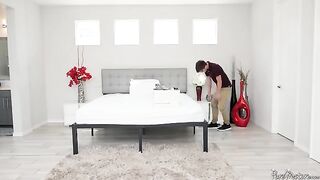 Jordan Maxx seduced the new guy with her mature charm and skills