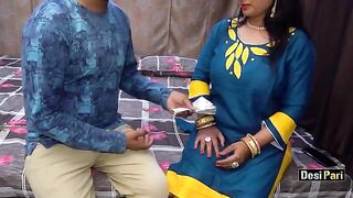 Desi Pari Aunty gets banged for money with clear Hindi audio, showcasing her seductive charm