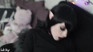 Skinny goth teen Mavis fucks with fangs in a steamy hotel scene