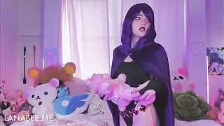 Raven discovers StarFire's toys and experiments playfully with them