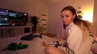Instead of playing, she got a great fuck and squirt, just like in those steamy homemade videos
