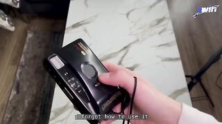 A young student was photographed by a cunning fake photographer