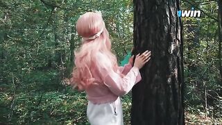 A young girl got lost in the forest and met a forester with an impressive endowment