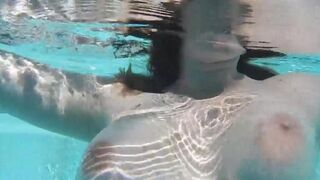 Babe masturbates her dildo under the water jet in the pool