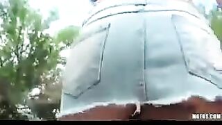 Street masturbation with a hot brunette, camera watching