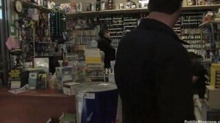 A little girl was fucked in the rough in the store, damn!