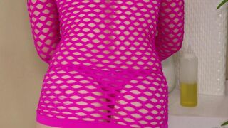 The masseur pulled on the wet dick of a blondie during massage