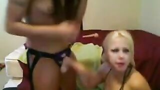 A blondie with big boobs has sex in the chat, showcasing her virtual passion