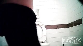 A man fucked in the toilet of the store, hidden camera caught them