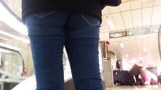 A girl with such a body should be fucking like a pro