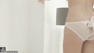 Skinny blonde masturbates her hairy pussy on the dryer machine