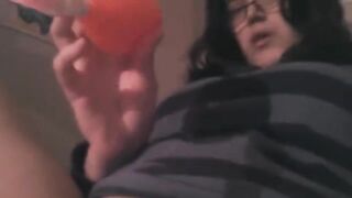 A girl masturbates her clit with a powerful vibrator on the bed
