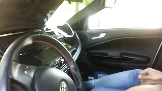 Girl started to suck dick right in the car