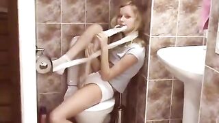 A young girl met a new friend in the public toilet and got very horny