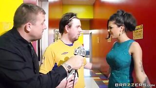 Bunch of guys fucked a girl in the crowd, what a spectacle