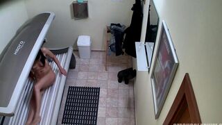 Nude client caught on camera in Czech solarium incident