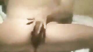 Finger fucking on the public beach with a hidden camera - amazing!