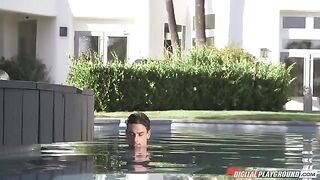 A hot girl is fucking in the swimming pool